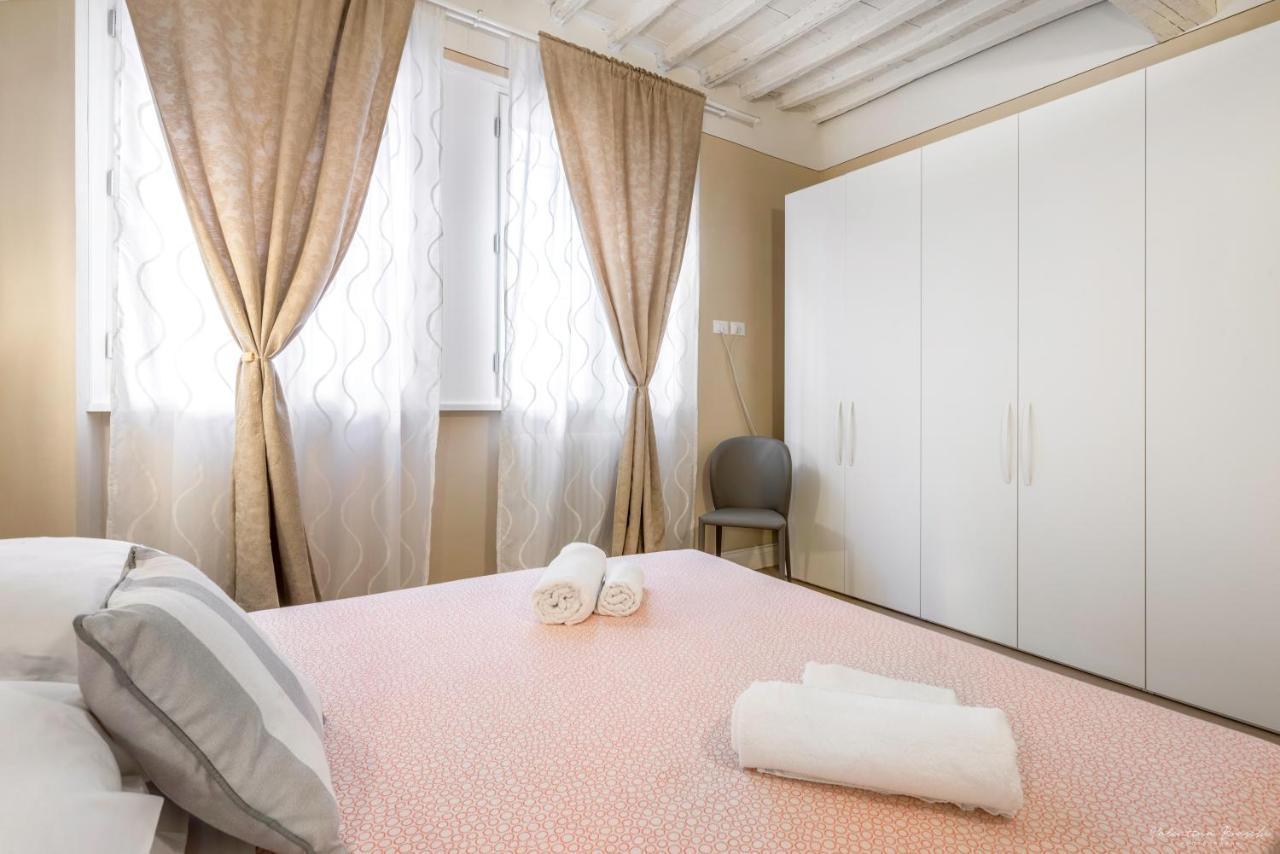 Wine Apartments Florence Barolo מראה חיצוני תמונה